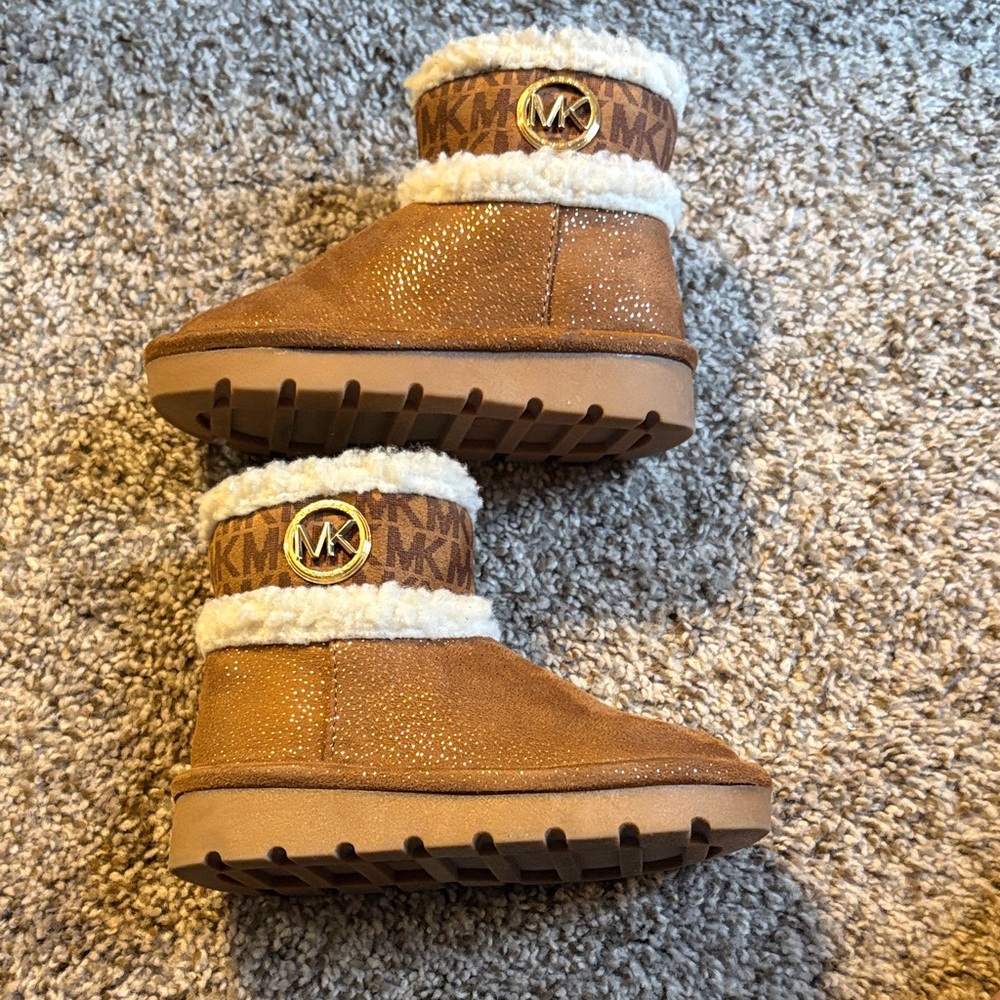 Michael Kors Tan Boots with White Fur Trim